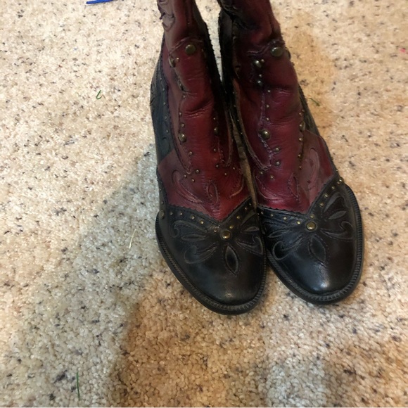 Beautiful boots - Picture 1 of 10